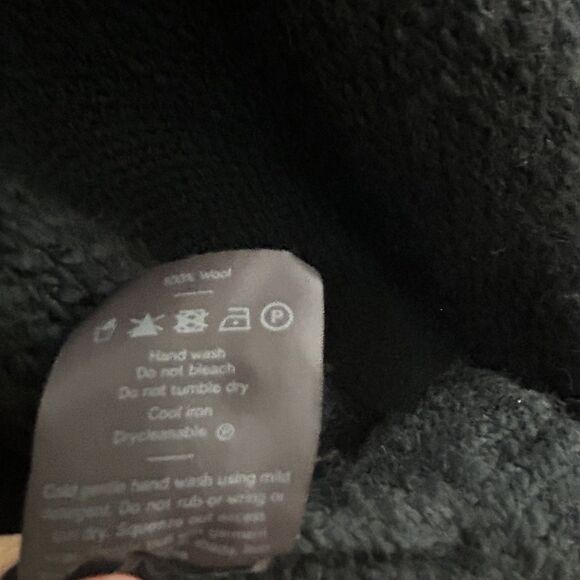 Elk The Label 100% Wool Knit Poncho Sweater Size OS Black Wrap Thick Wrap - Picture 10 of 11